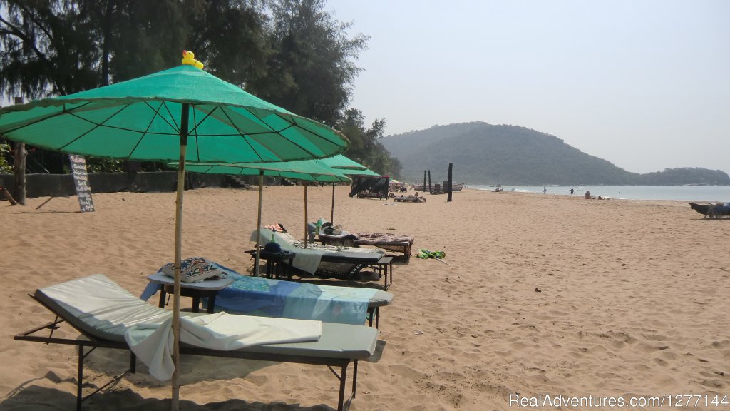 Beach to the south | DucknChill-Agonda, Huts, Bar and Restaurant | Image #7/10 | 