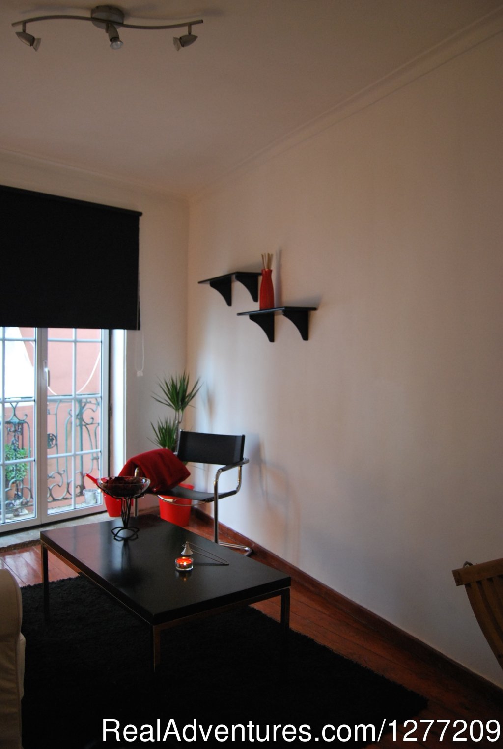 Living Room | House in Heart of Lisbon | Image #2/18 | 