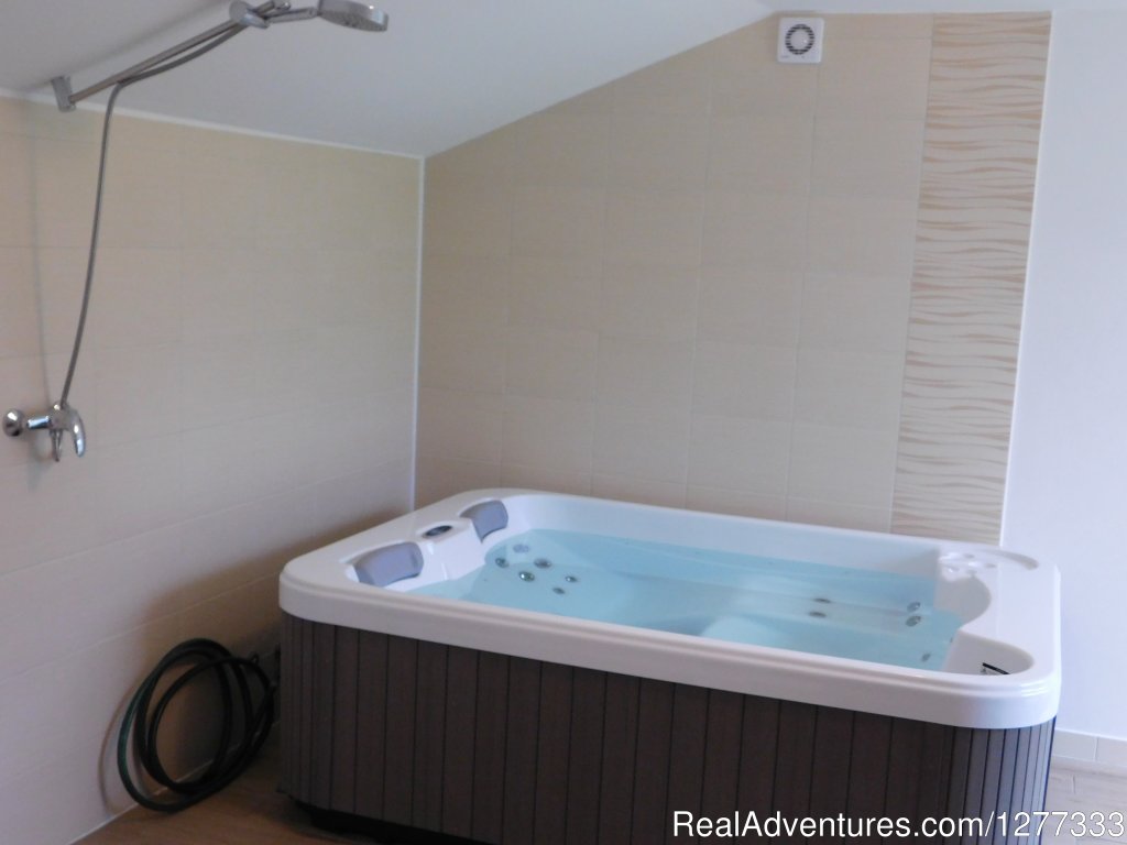 Whirpool Bath | Apartment Tania - Slovakia Tatras Mountains | Image #12/13 | 