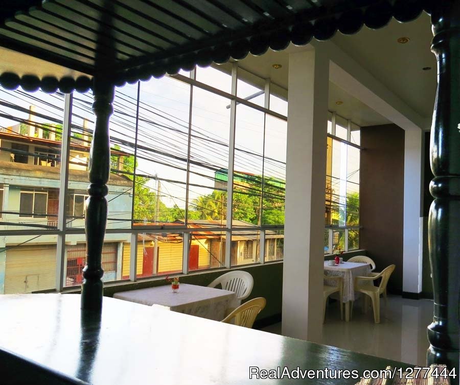 Breakfast room, seen from bar area | Pirwa Maldonado: Explore the Peruvian Amazon | Image #8/11 | 