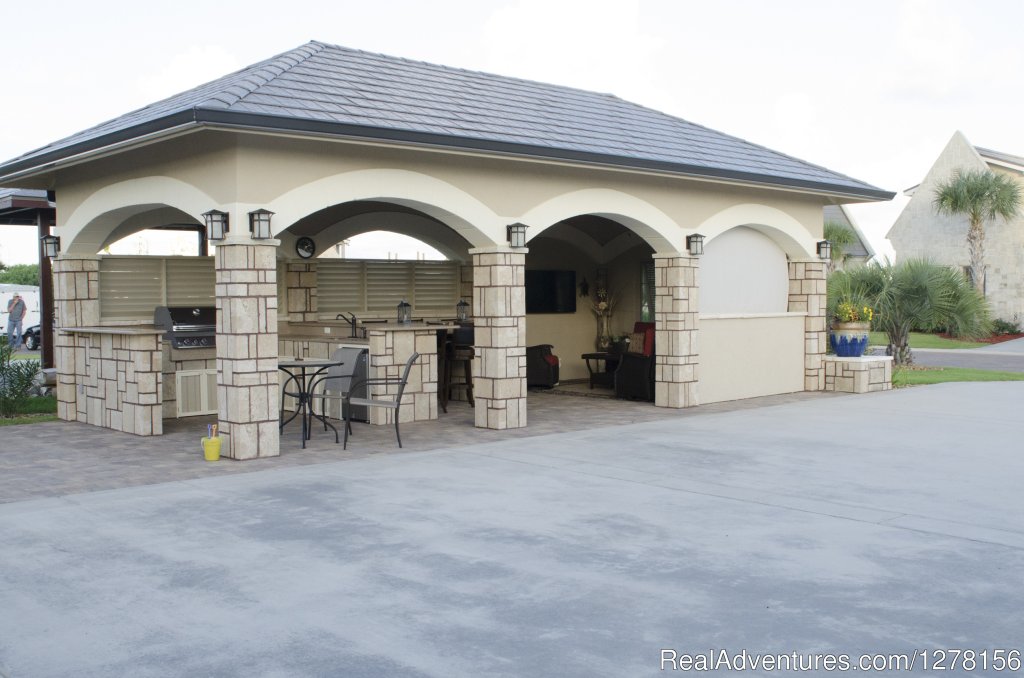 Outdoor Kitchen | Buena Vista RV Resort | Image #9/12 | 