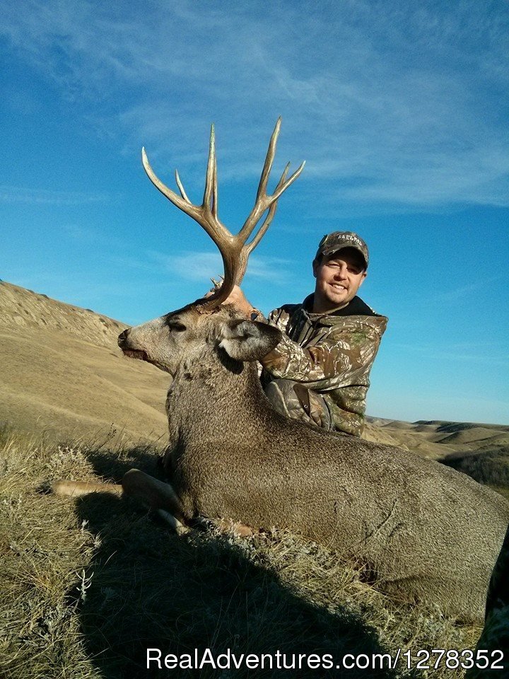 Canada in the Rut | Alberta Big Game Outfitters | Kainai, Alberta  | Hunting Trips | Image #1/7 | 