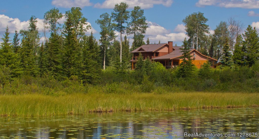 Guest lodge | Free Rein Guest Ranch | Bridge Lake, British Columbia  | Horseback Riding & Dude Ranches | Image #1/10 | 