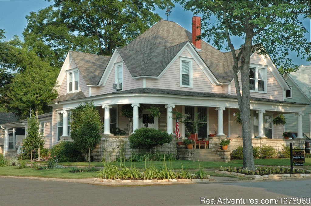 Janssen Park Place B&B | Janssen Park Place Bed & Breakfast | Mena, Arkansas  | Bed & Breakfasts | Image #1/6 | 