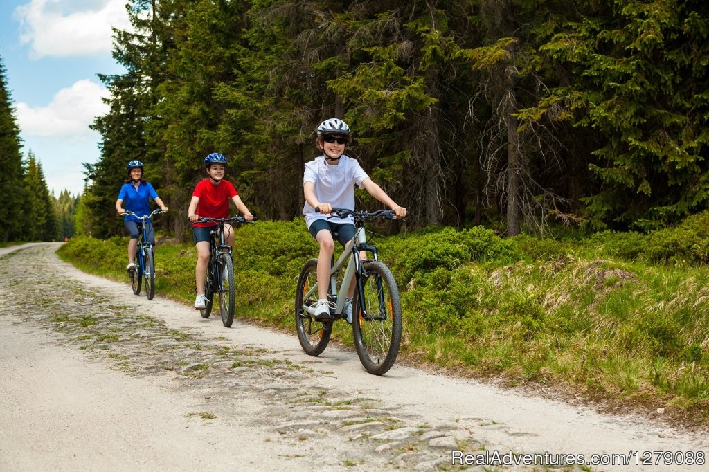 Biking | Elk River Guest Ranch | Image #14/14 | 