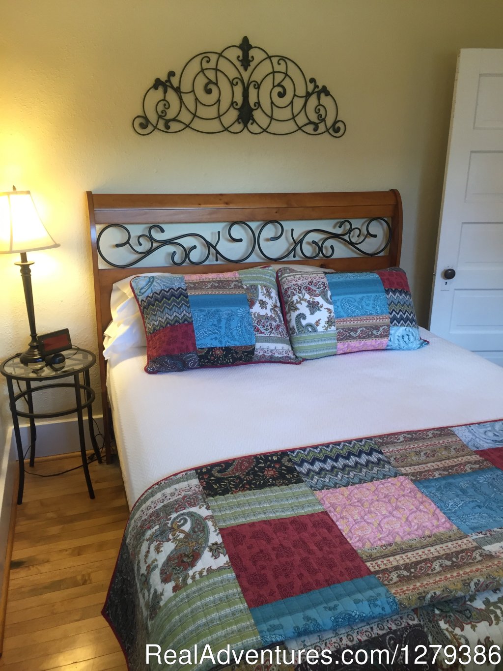 Bighorn Cottage - Bedroom | River Rock Cottages | Image #12/12 | 