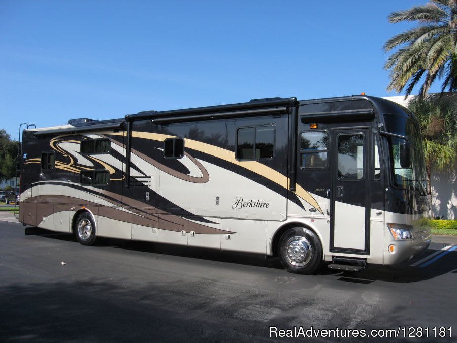 2012 40ft Berkshire | Luxury RV Rentals | Douglasville, Georgia  | RV Rentals | Image #1/1 | 