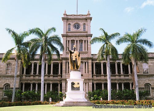 King Kamehameha Statue | E Noa Tours | Image #4/6 | 