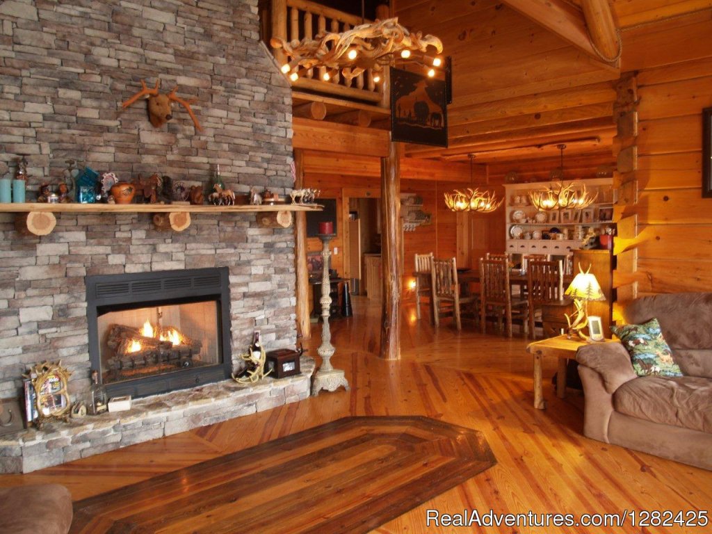 The Dinning Room. | Unique Lodging Hidden Cave Ranch Bed and Breakfast | Image #6/23 | 