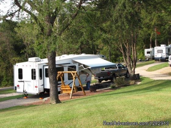 Deluxe RV Site | Hocking Hills KOA & Gem Mine | Logan, Ohio  | Campgrounds & RV Parks | Image #1/6 | 