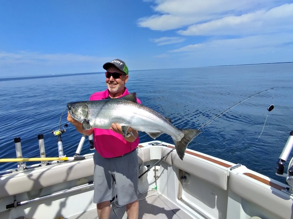 Niagara Fishing Adventures - Lake Ontario Charters | Image #2/5 | 