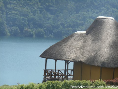 Crater Safari lodge