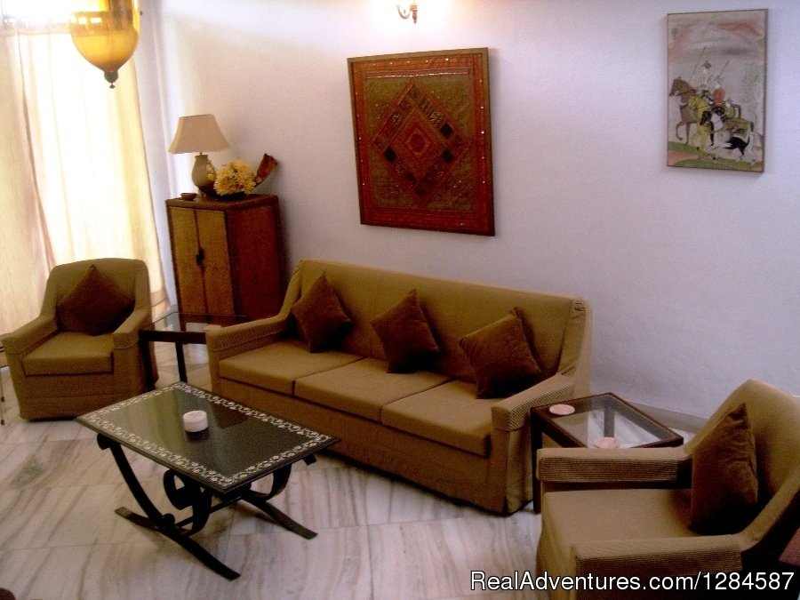 T.V. cum Chat Room | New Delhi Homestay Eco Cultural Tours | Image #3/26 | 