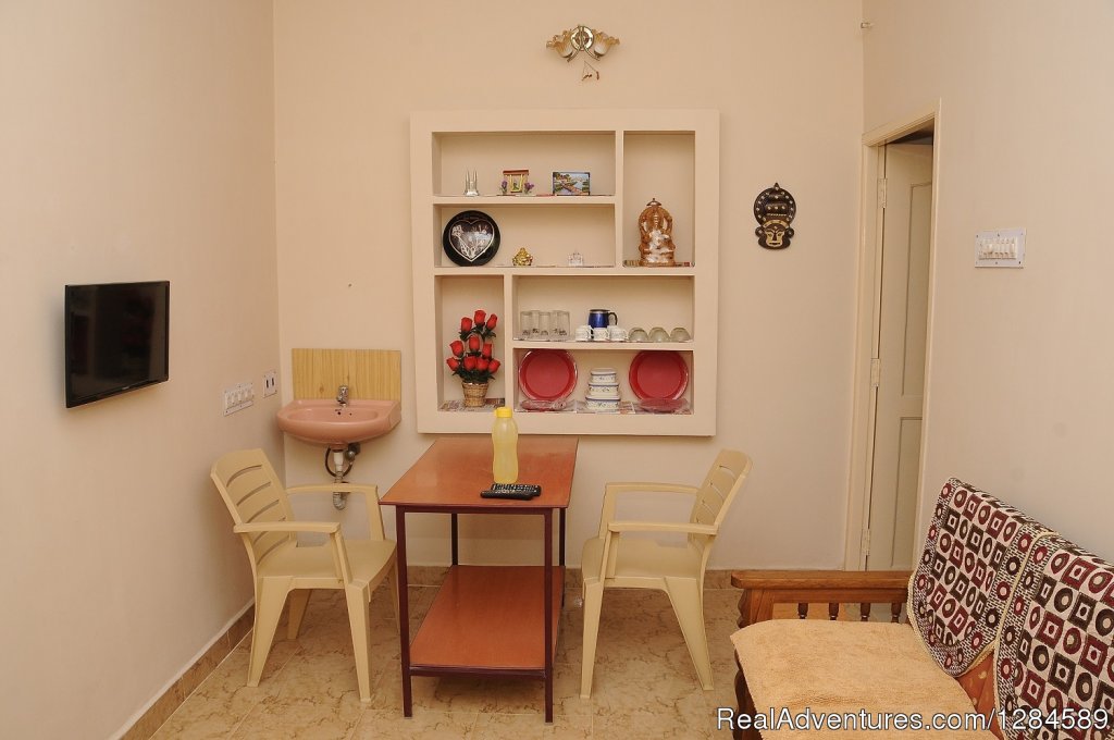 Holiday Extended Stay - Dinning Area | Holiday Extended Stay Serviced Apartment | Image #4/8 | 