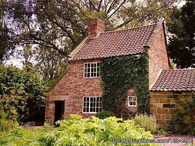 Captain Cook's Cottage, Melbourne | Escorted Tours of Australia with Distant Journeys | Image #5/18 | 