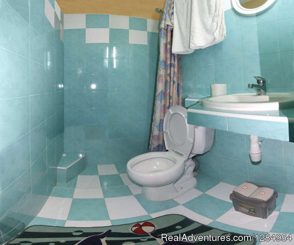 Bathroom 2 | Hostal Ana | Image #6/7 | 