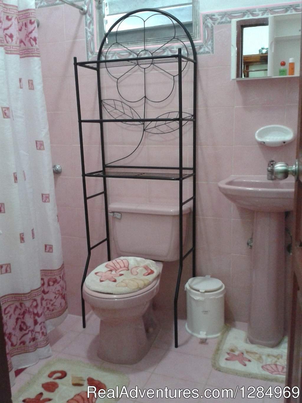 Bathroom | Hostal Restaurante La Rosa | Image #4/8 | 