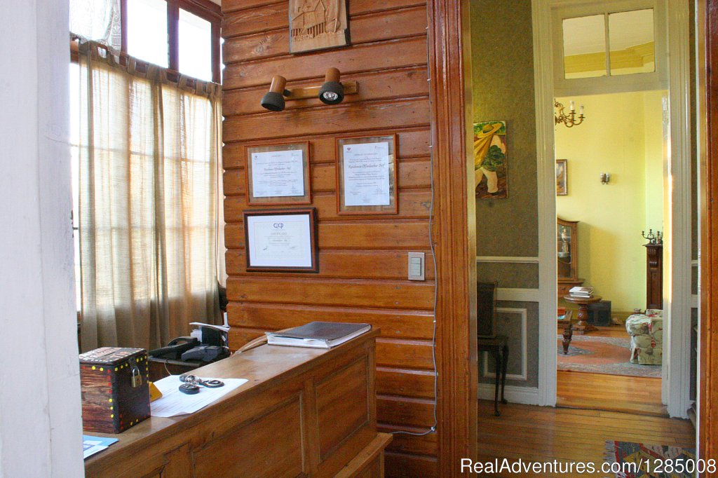 Front Desk | Romantic German atmosphere Hotel in Vina del Mar | Image #8/15 | 