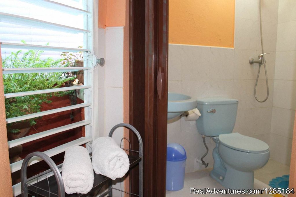 Bathroom 1 | Hostal Fany Y Odalis | Image #6/12 | 