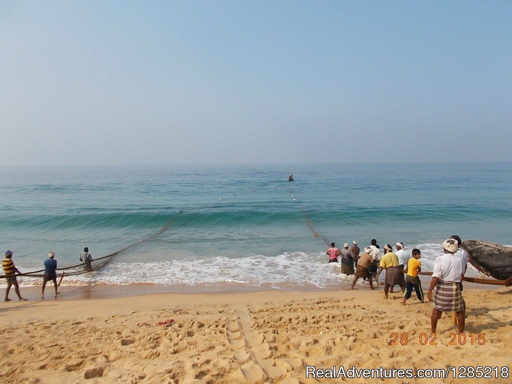 Fishermen on work in Kerala | Motorcycle Tours India -Royal Bike Riders | Image #5/25 | 