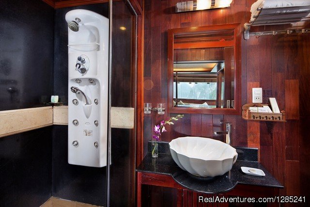 Bathroom | Halong Paloma Cruise | Image #9/20 | 