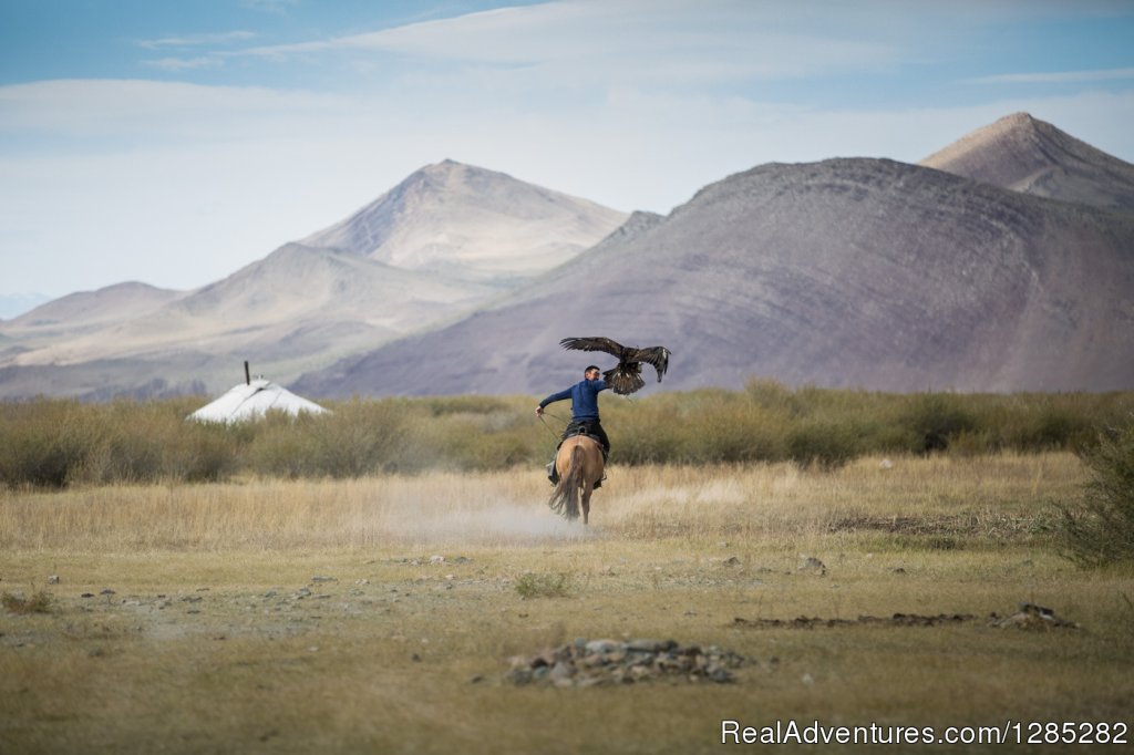 Travel to the Altai to experience the life of the Kazakhs | Local trips of discovery through the real Mongolia | Image #9/9 | 