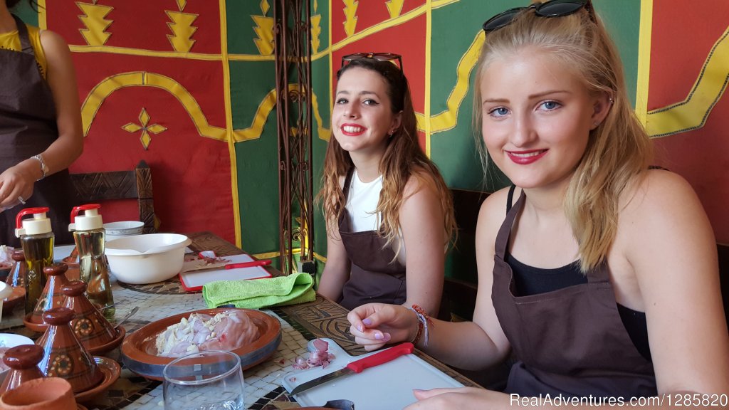 Preparing tagine chicken | Marrakech Cooking School - Daily Cooking Classes | Image #4/23 | 