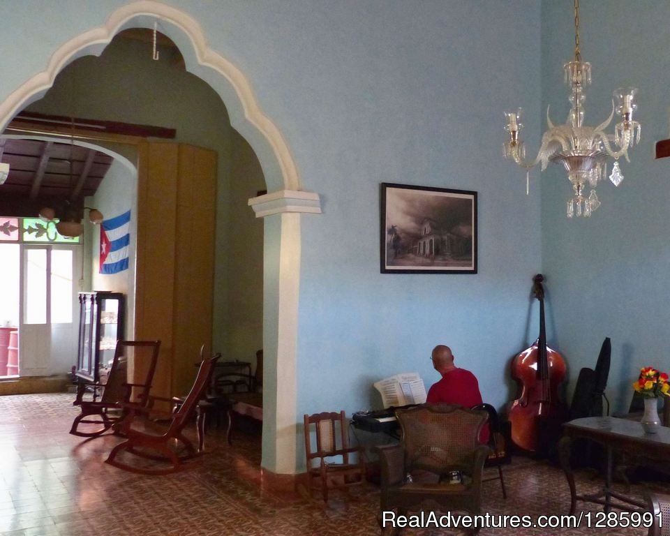 Living Room | Casa Carlitos Irarragori - Diana Rosa | Image #5/22 | 