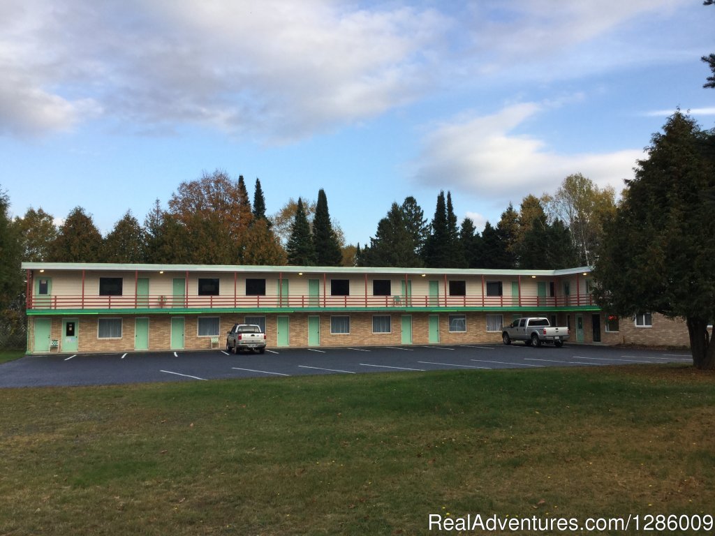 Exterior | Cedars Motel | Image #16/25 | 