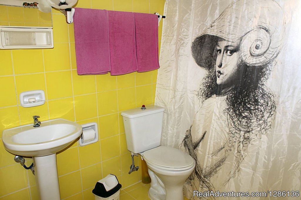 BathRoom 1 | Hostal Iris & Norlen | Image #5/8 | 