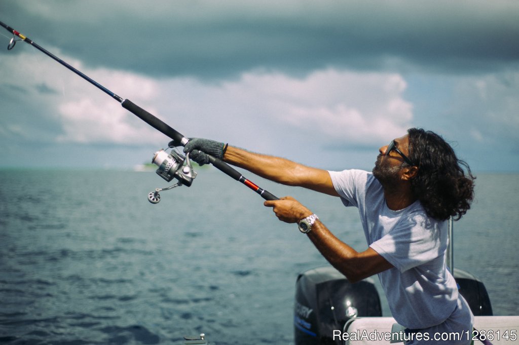 Casting | Kraken II Game Fishing & Excursion Charter | Image #4/8 | 