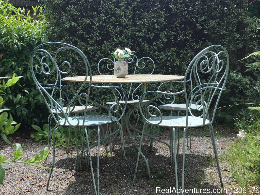 Side seating area, | South Street Garden Cottage | Image #4/5 | 