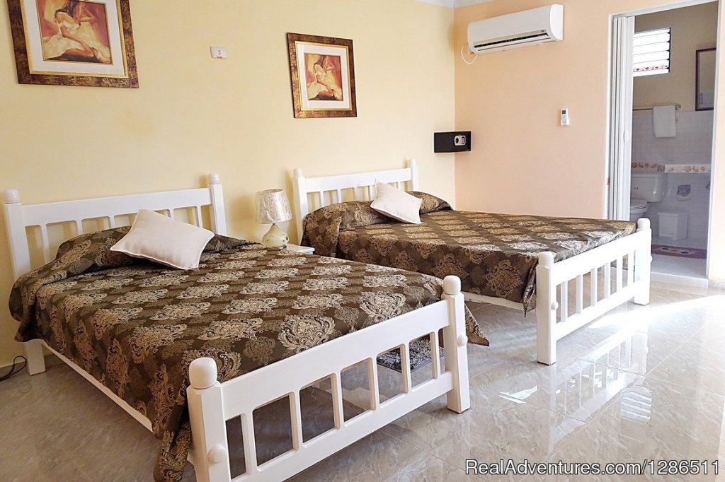 Rooms | Hostal Lyosman Y Yanin | Image #12/13 | 