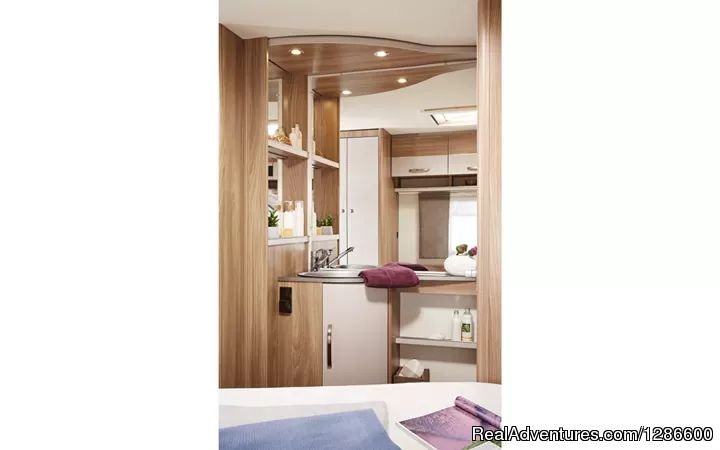 Burstner Premio 460 Ts Caravan | Image #8/9 | 