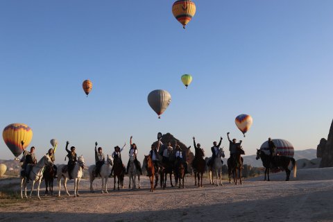 Horses & Baloons