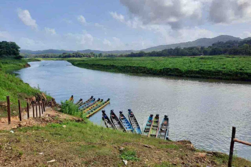 Embera Indian Village, Chagres River And Waterfall | Image #18/37 | 