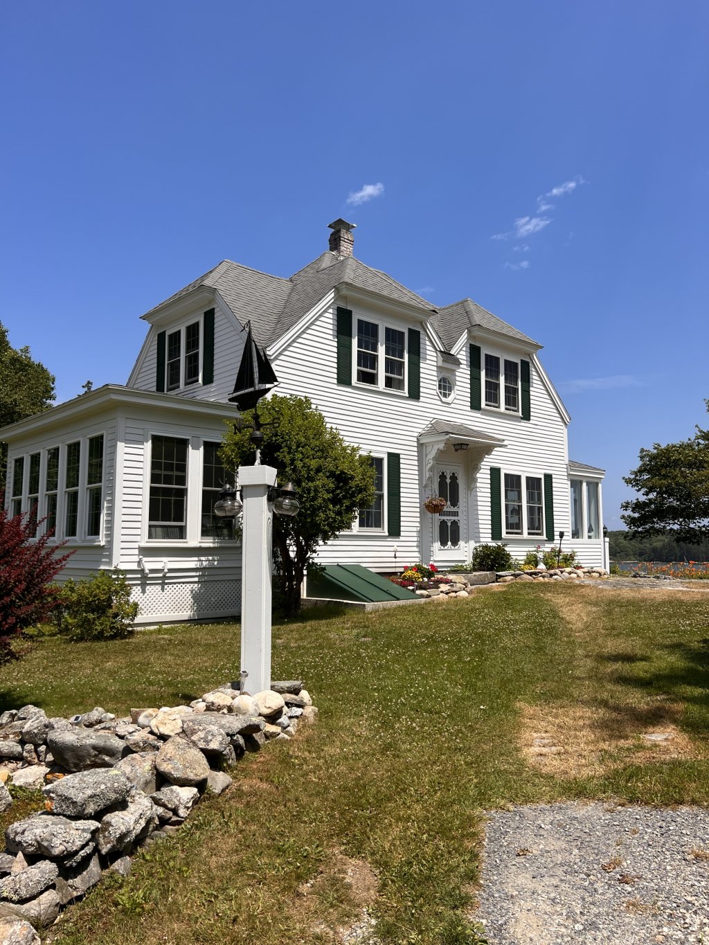 Vintage Waterfront Cottage.   Spectacular Views | Image #4/9 | 