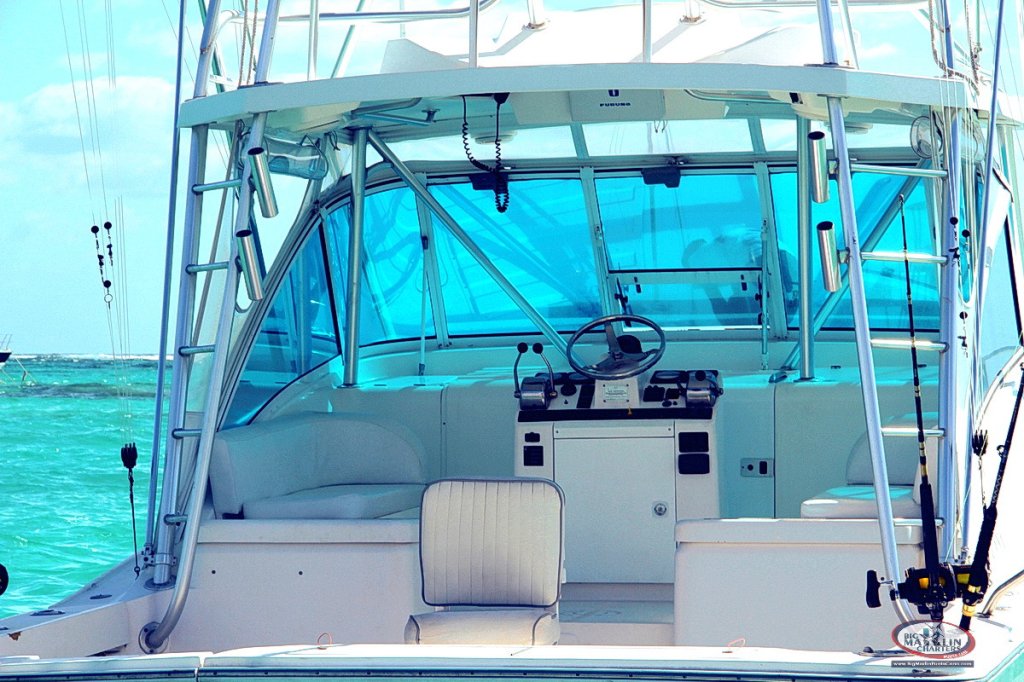 Inside Open Luhrs 32 Fishing Bavaro | Big Marlin Fishing Charters In Punta Cana | Image #6/16 | 